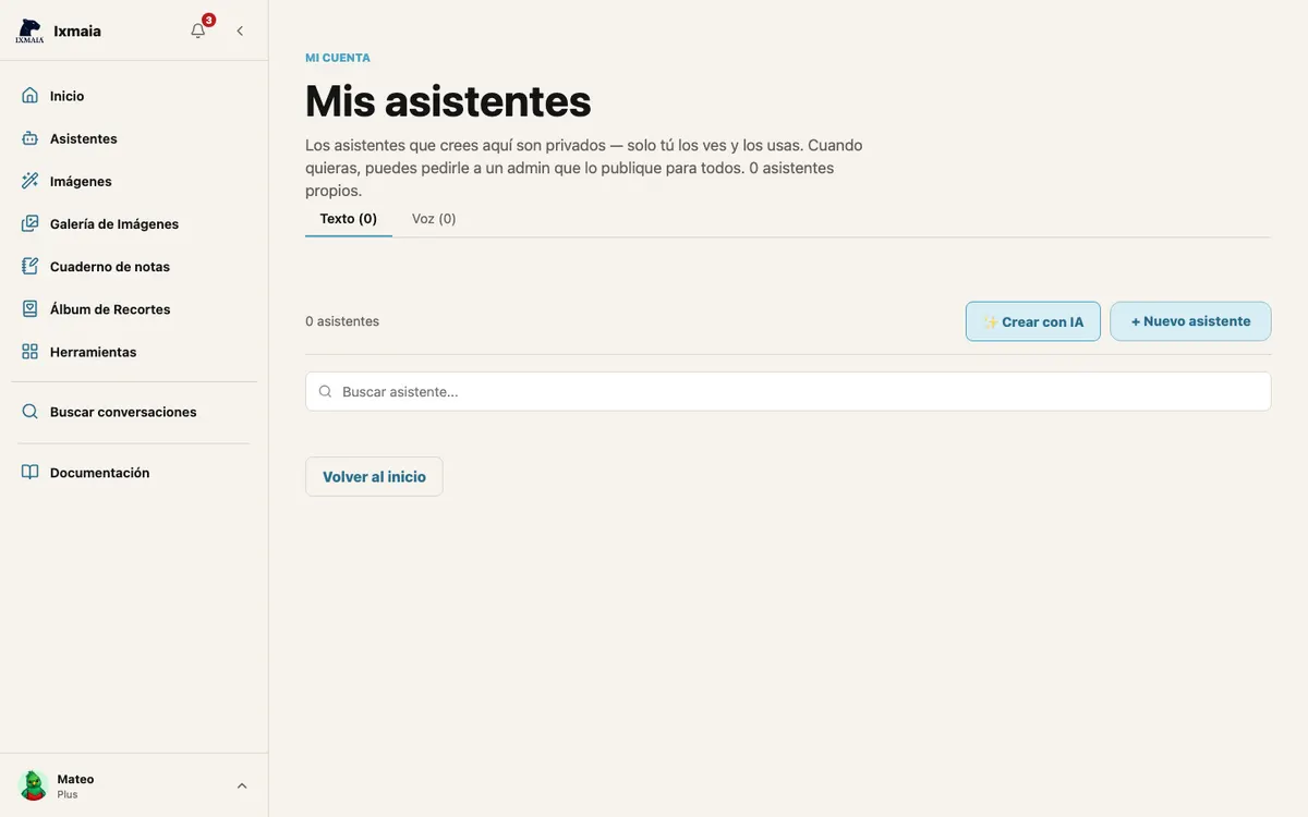 Mis asistentes con las pestañas Texto y Voz y los botones Crear con IA y Nuevo asistente